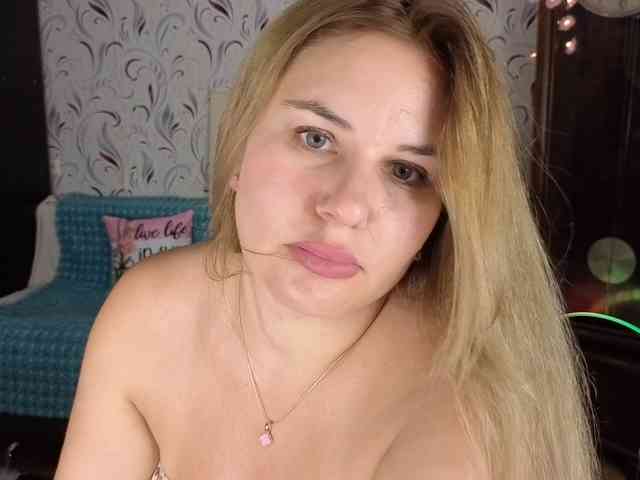 AvaQueen webcam