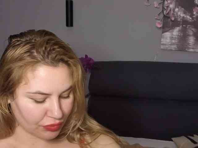 Model: AvaQueen