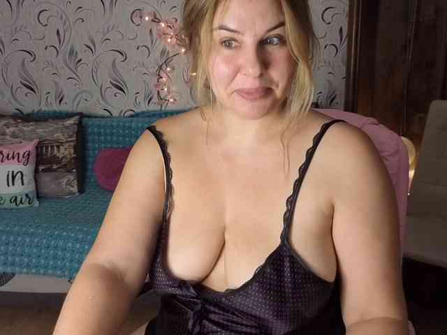 AvaQueen webcam