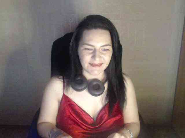 MajdaNicole webcam
