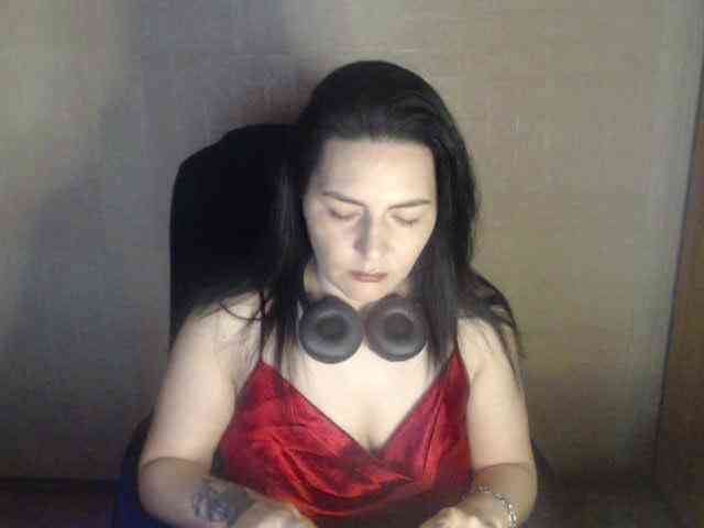 MajdaNicole webcam