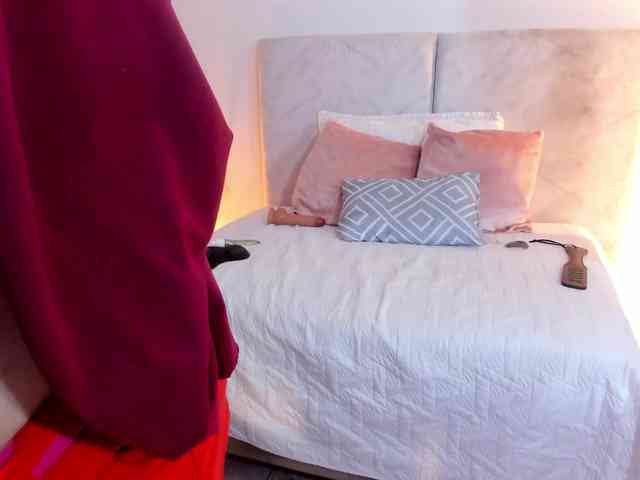 BellaAzahara webcam