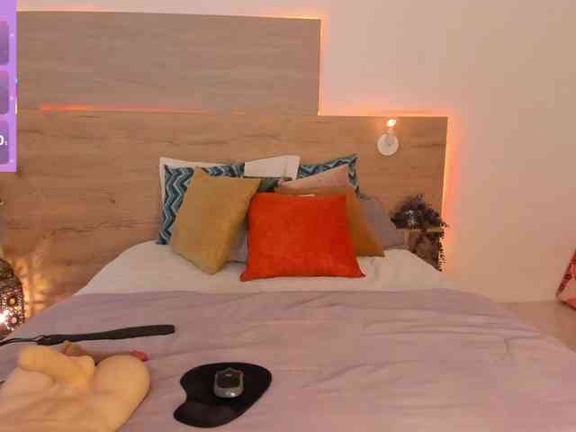 BellaAzahara webcam