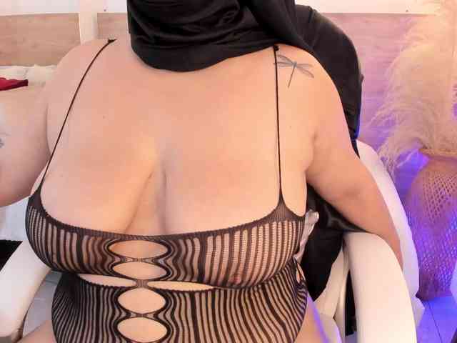 BellaAzahara webcam