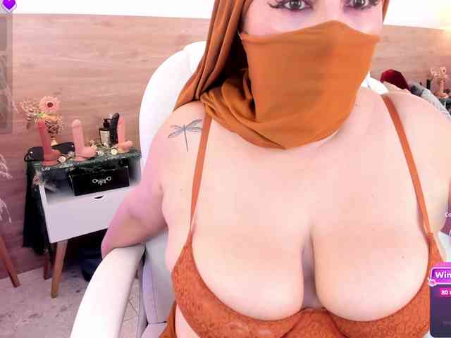 BellaAzahara webcam
