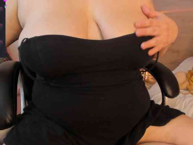 BellaAzahara webcam