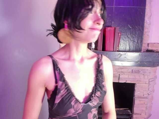 EstherValliere's BongaCams show and profile