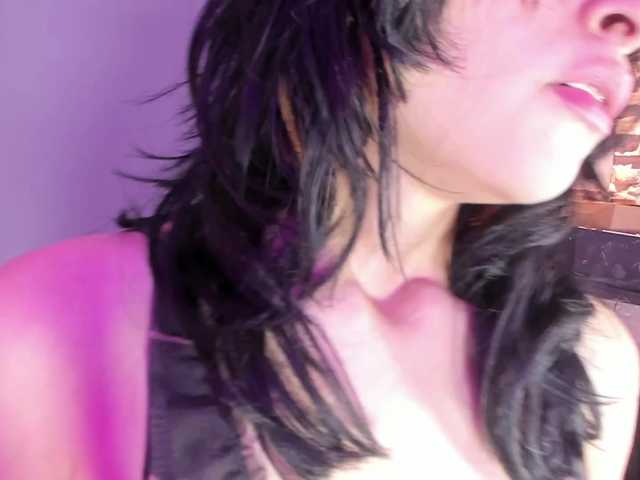 EstherValliere's BongaCams show and profile