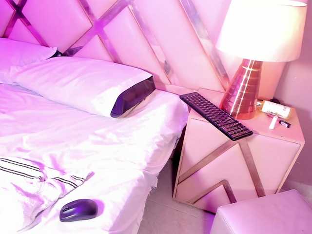 EstherValliere's BongaCams show and profile