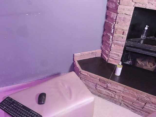 EstherValliere's BongaCams show and profile