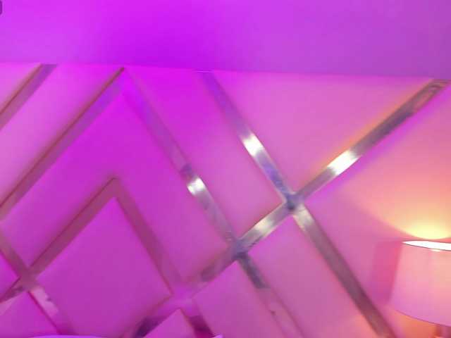 EstherValliere's BongaCams show and profile