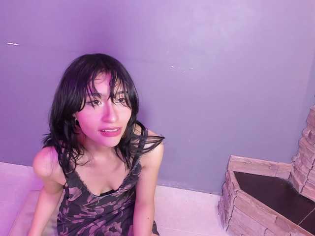 EstherValliere's BongaCams show and profile