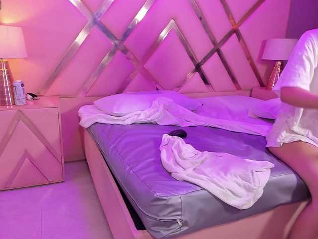 EstherValliere's BongaCams show and profile