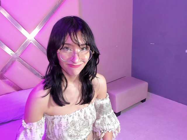 EstherValliere's BongaCams show and profile