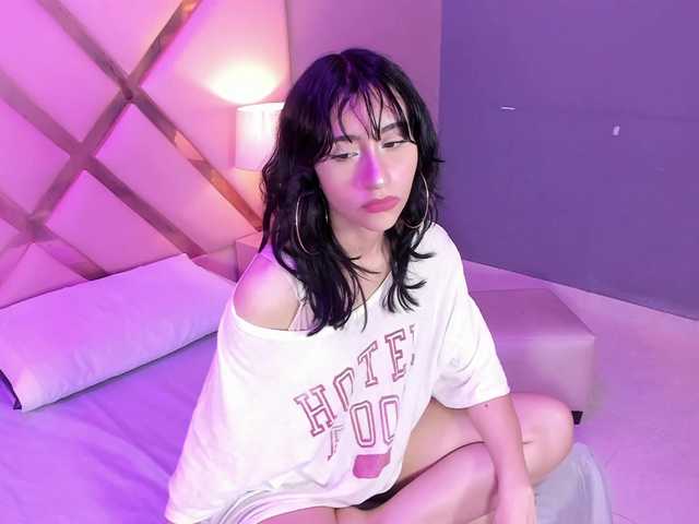 EstherValliere's BongaCams show and profile