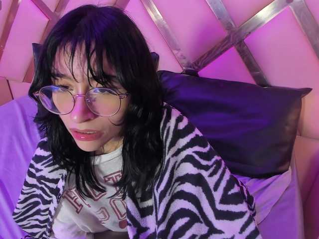 EstherValliere's BongaCams show and profile