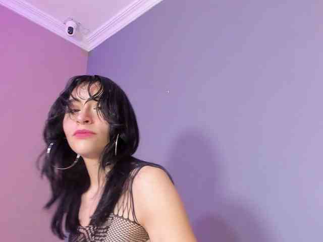 Model: EstherValliere