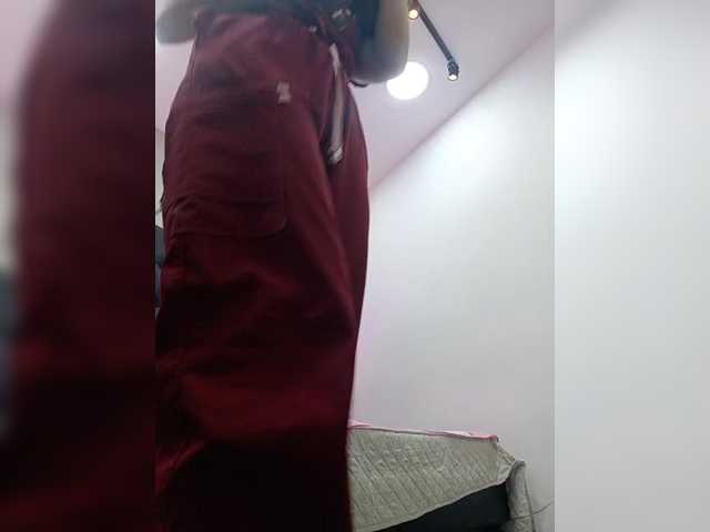 AriBlake live cam on BongaCams