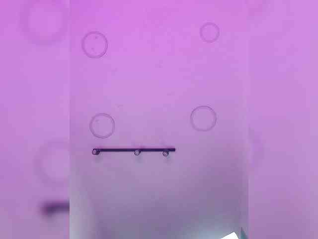 AriBlake webcam