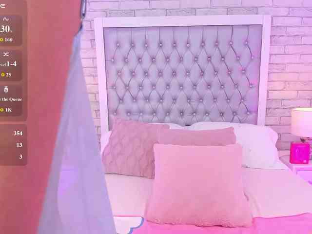AriBlake webcam