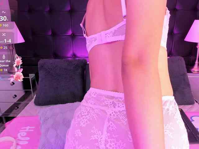 AriBlake webcam