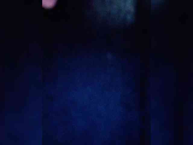 AriBlake webcam
