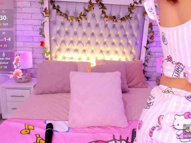 AriBlake webcam