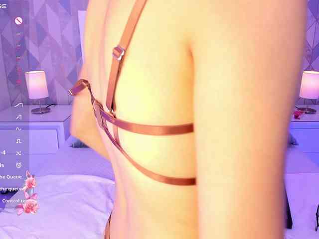 AriBlake webcam