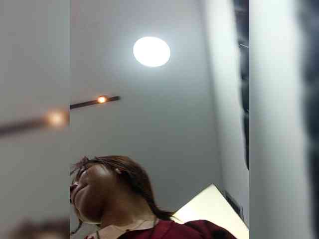 AriBlake webcam
