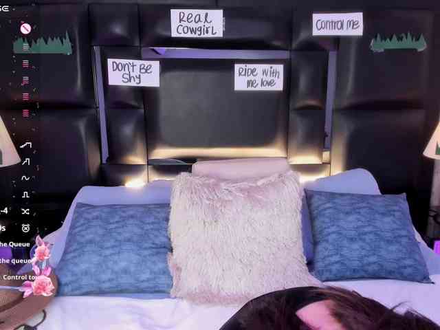 AriBlake webcam