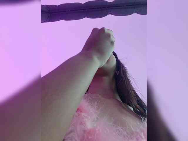 AriBlake webcam