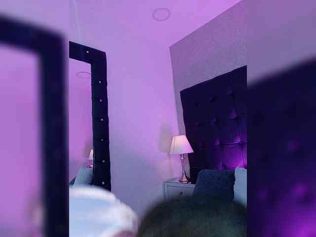 AriBlake webcam