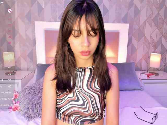 AriBlake webcam