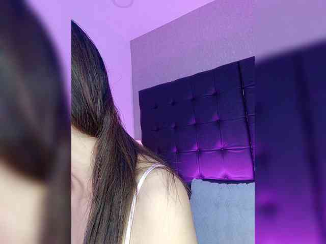 AriBlake webcam