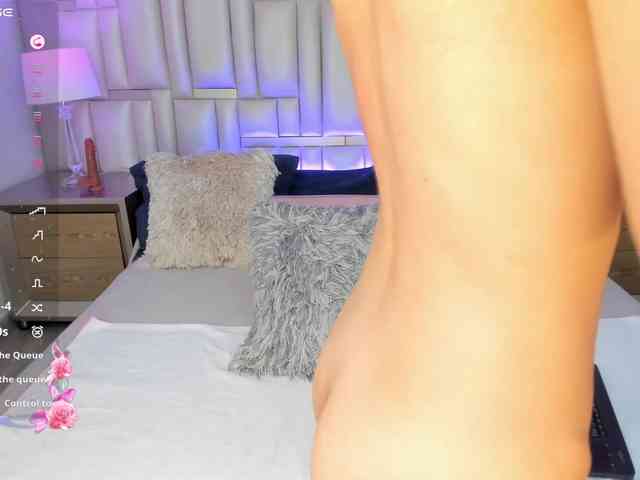 AriBlake webcam