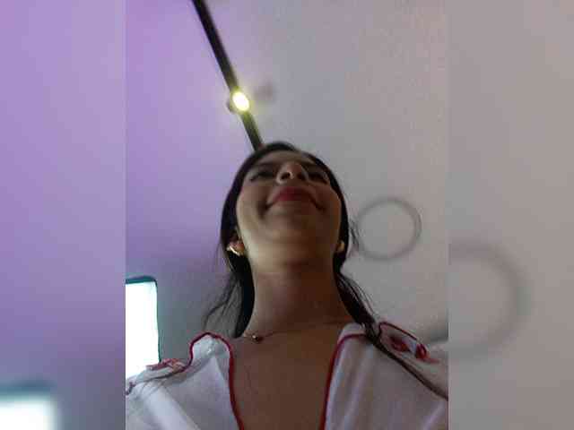 AriBlake webcam