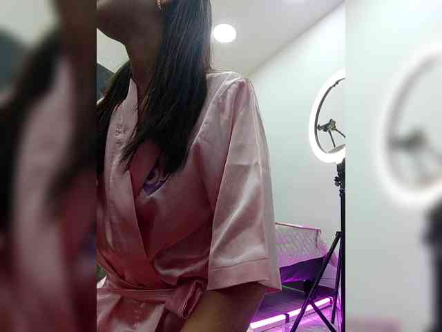 AriBlake webcam