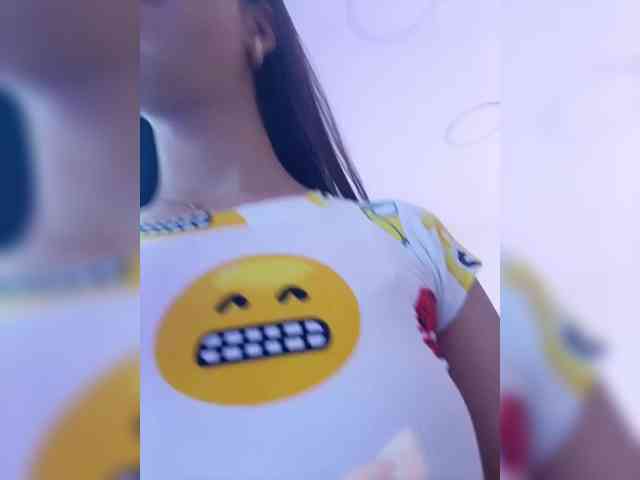 AriBlake webcam