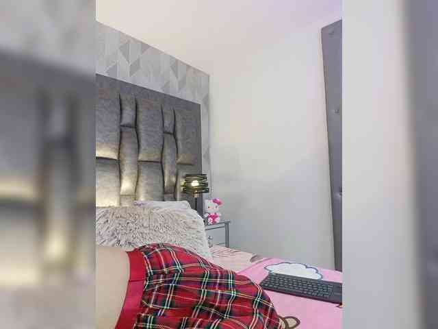 AriBlake webcam
