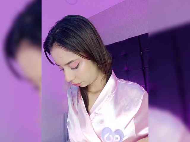 AriBlake webcam