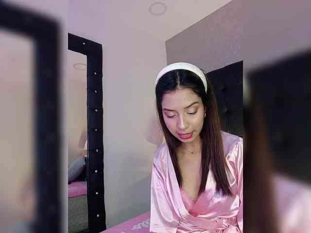 AriBlake webcam