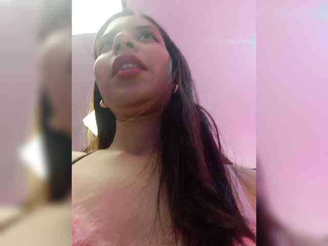 AriBlake webcam