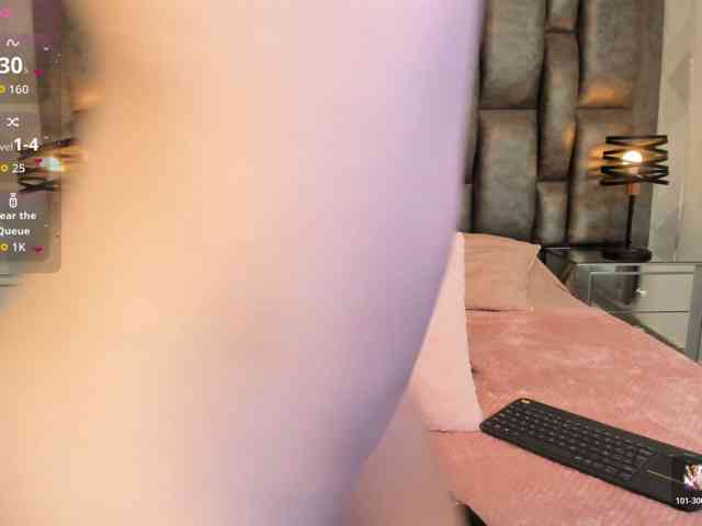 AriBlake webcam