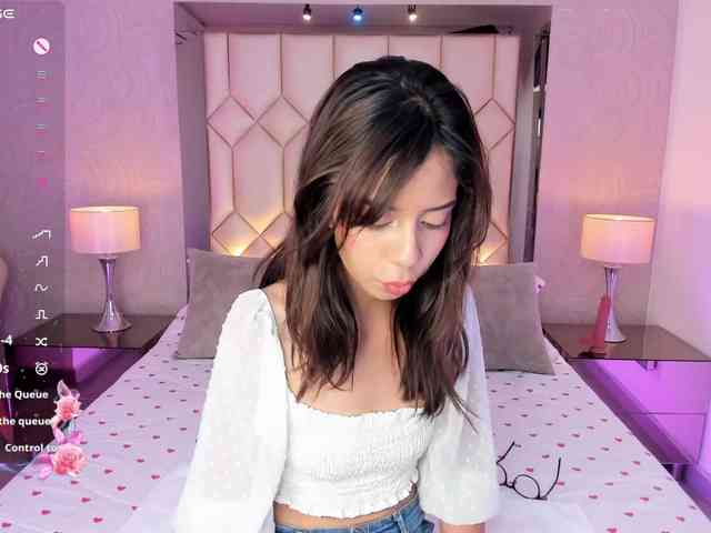 AriBlake webcam