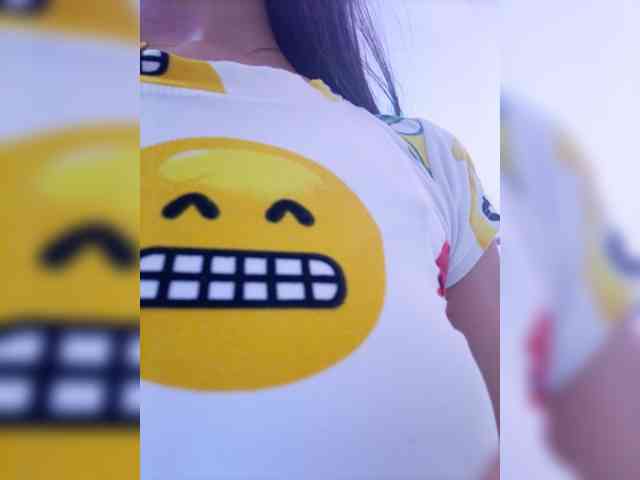 AriBlake webcam