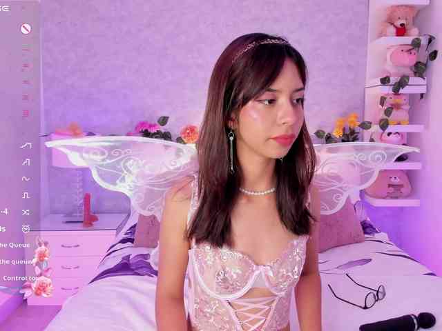 AriBlake webcam