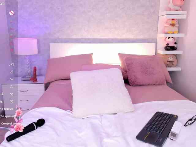 AriBlake webcam