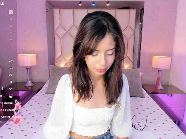 AriBlake webcam