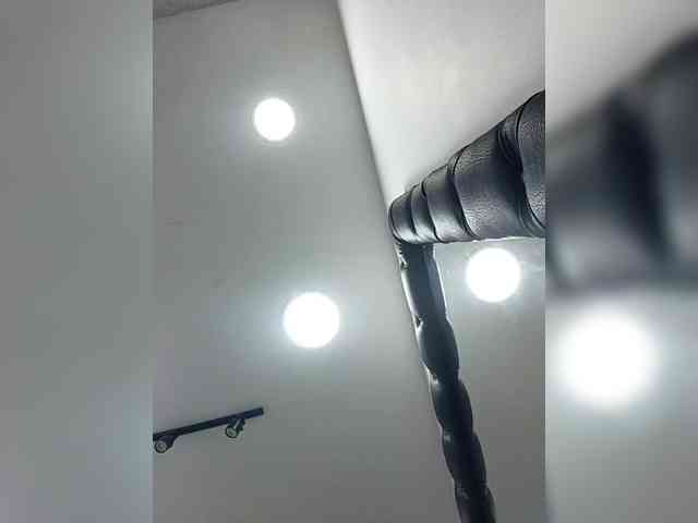 AriBlake webcam