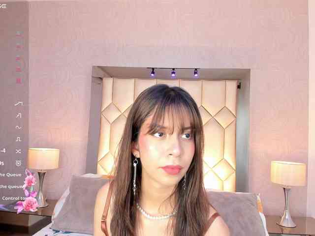 AriBlake webcam